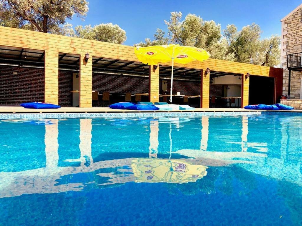 Victoria Hotel And Lounge فوكا المظهر الخارجي الصورة